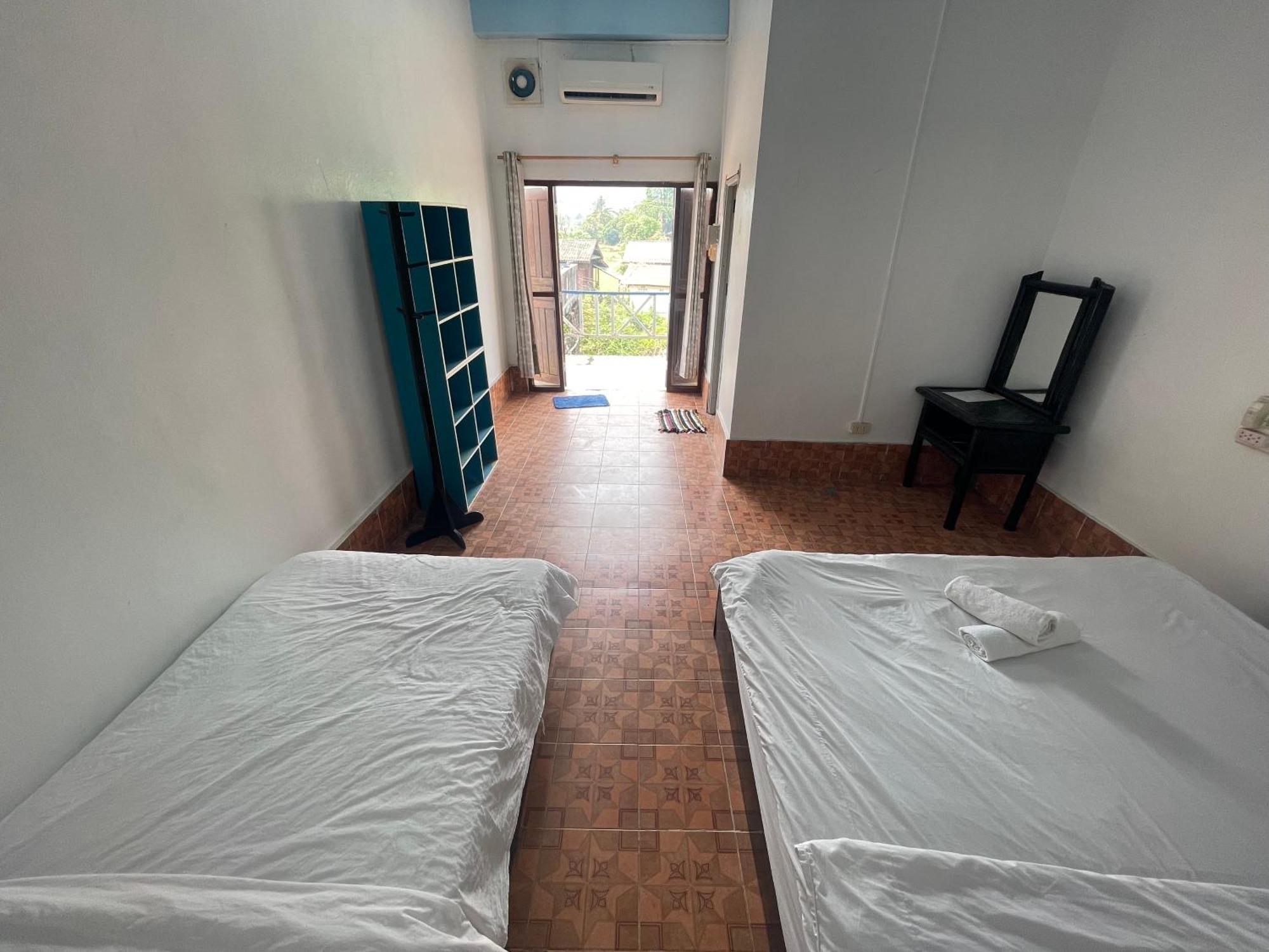 Blue Sunset Hostel Vang Vieng Quarto foto